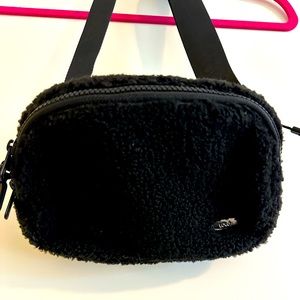 Lole fuzzy belt bag, black, New